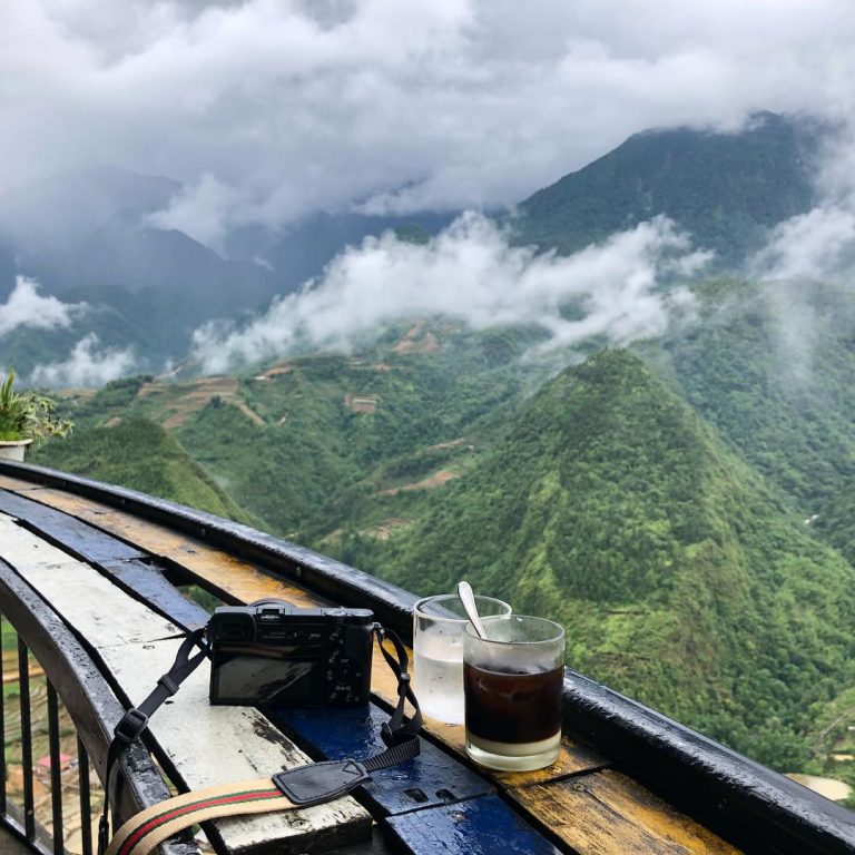 uống cafe ở cat cat