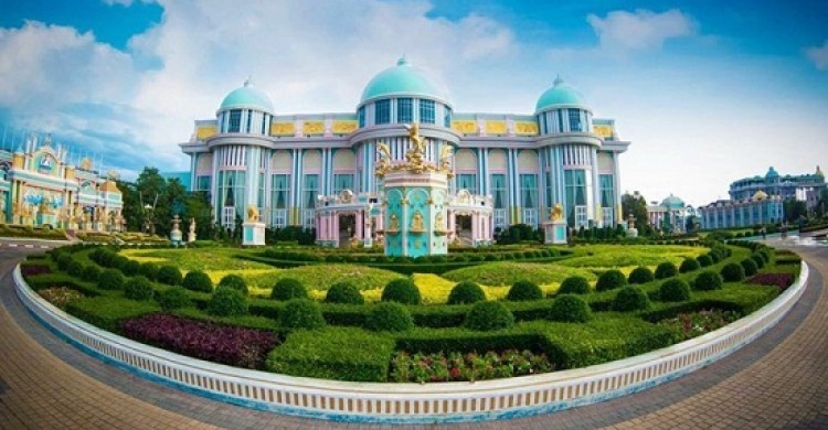 Lâu đài tỷ phú Baan Sukhawadee 