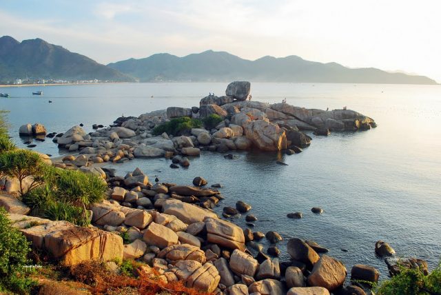 Hòn vợ, Hòn Chồng ở Nha Trang
