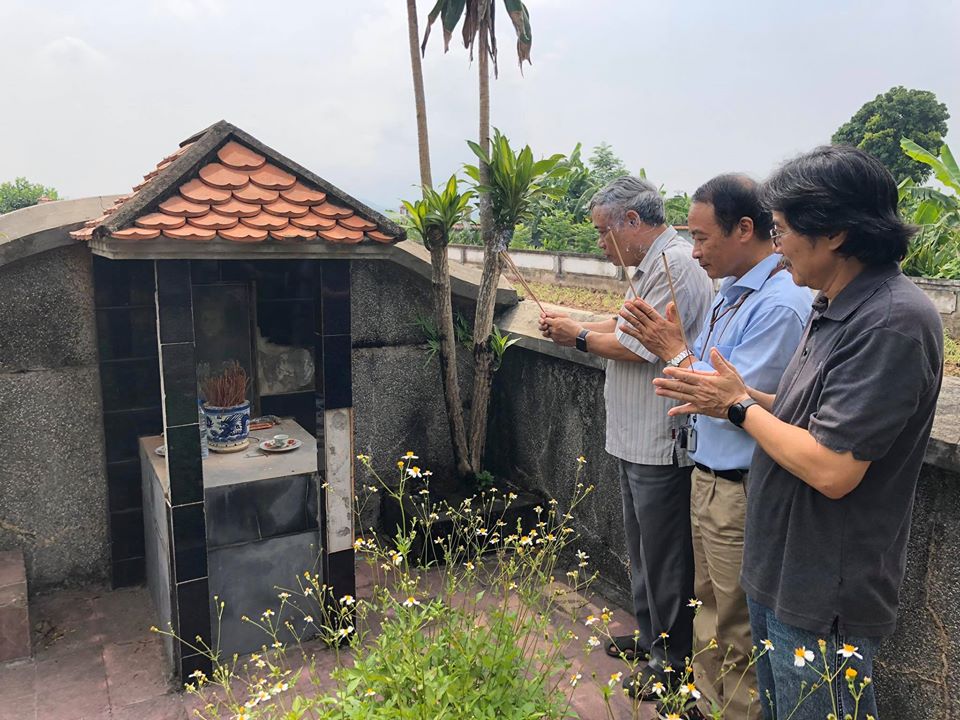 mộ nhà thơ Tản Đà