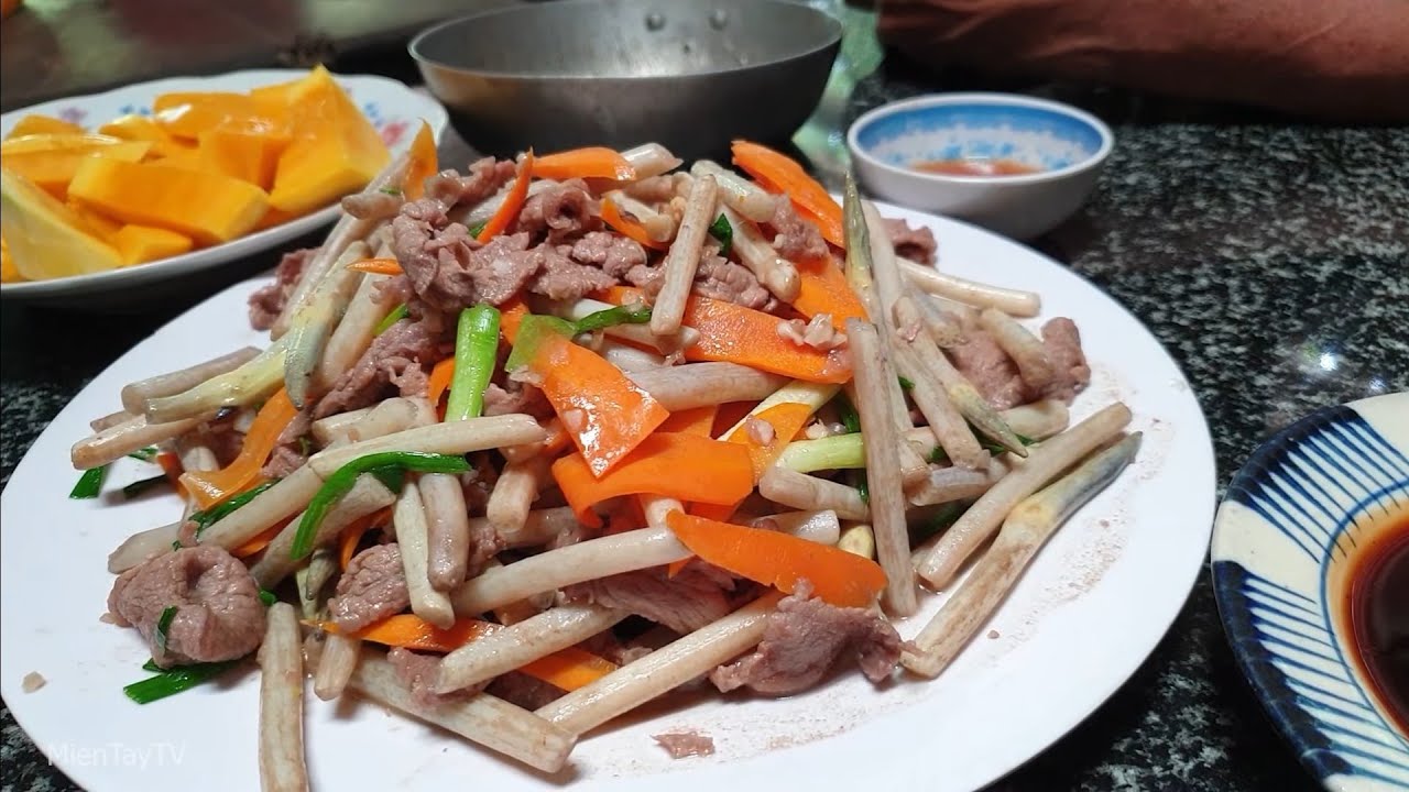 Món thịt bò xào ngó sen