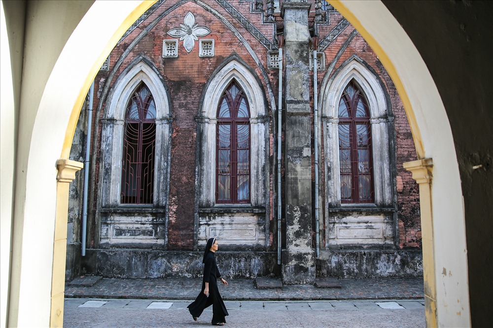 Đường đi đến nhà thờ Sở Kiện