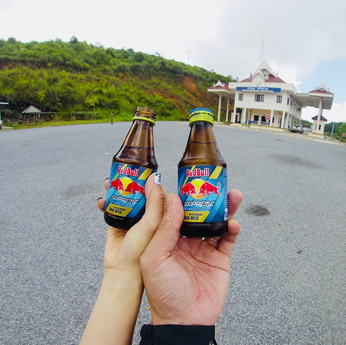 Chợ Lào ở cửa khẩu Lóng Sập