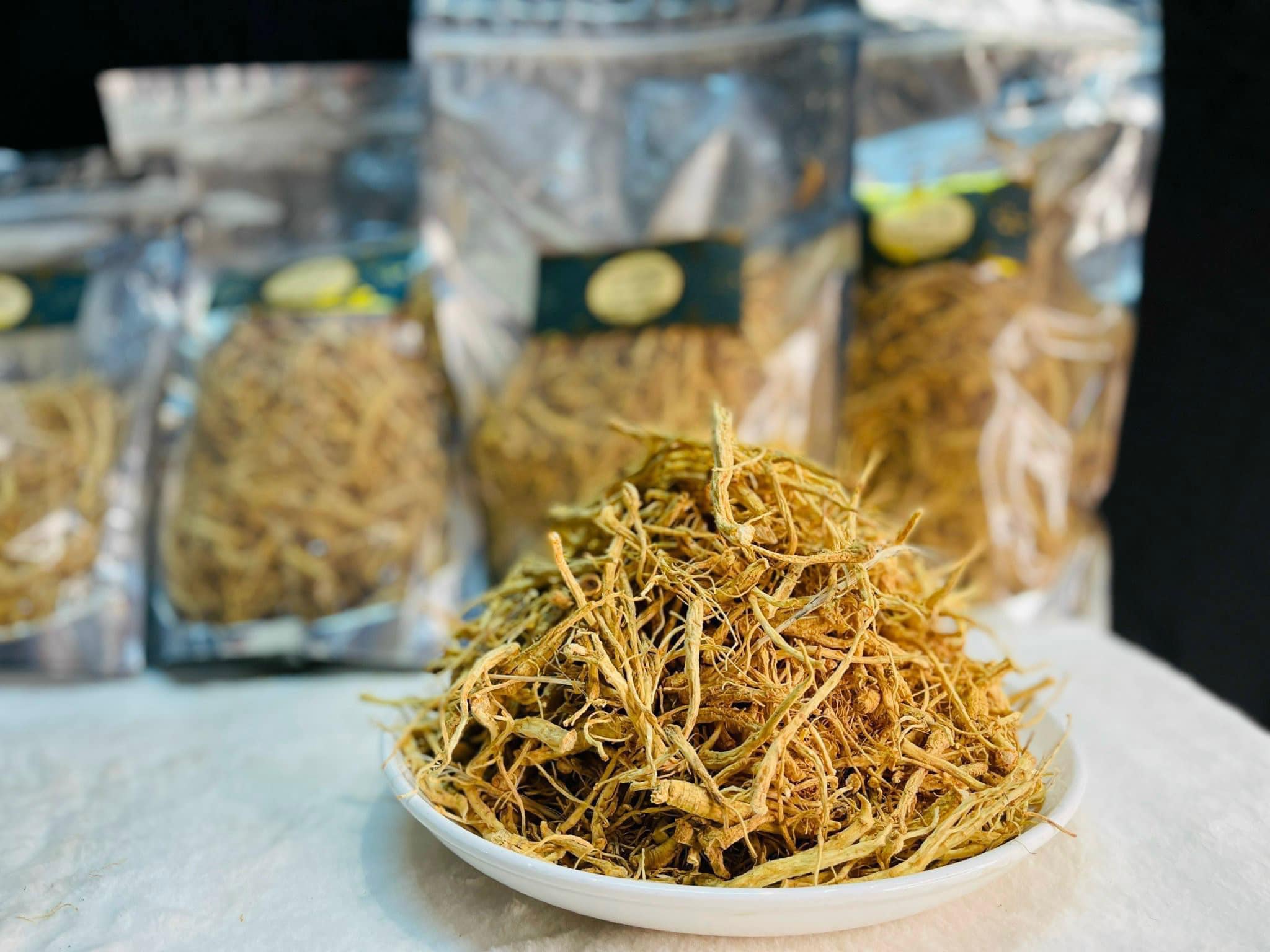 Rễ sâm trường bạch khô - 200k/lạng