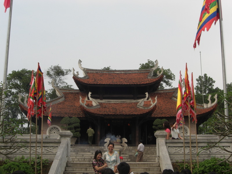 Đền Quốc mẫu Âu Cơ