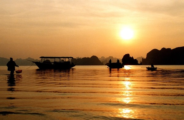 ngắm cảnh bình minh trên đảo Quan Lạn