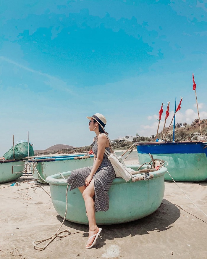 Khám phá Bãi đá Ông Địa