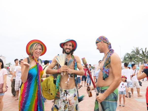 khách du lịch quốc tế tới đà nẵng