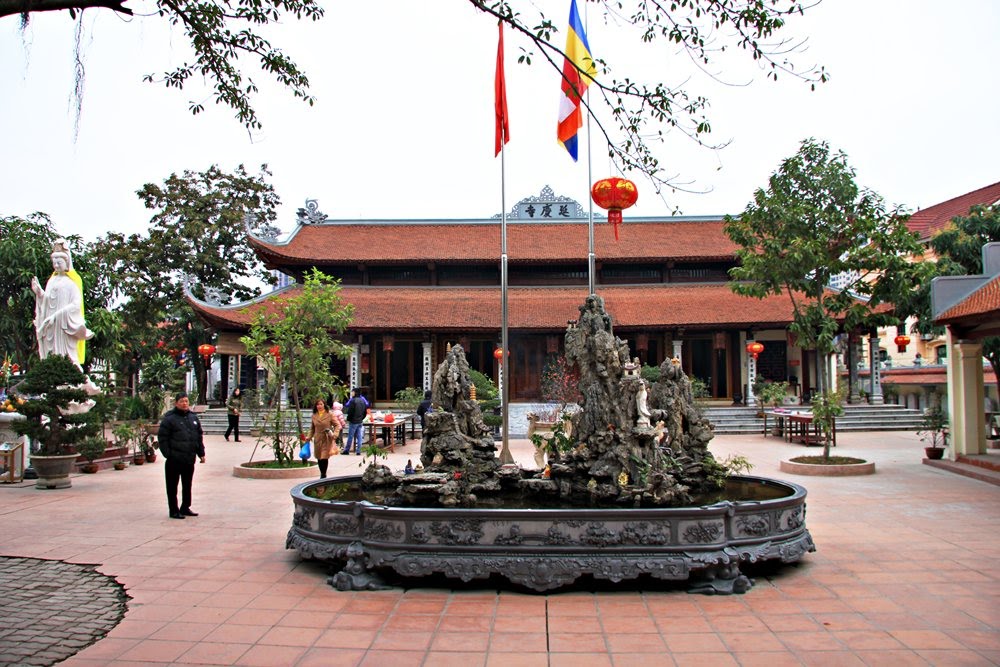Cô Ngọc Bia Bà